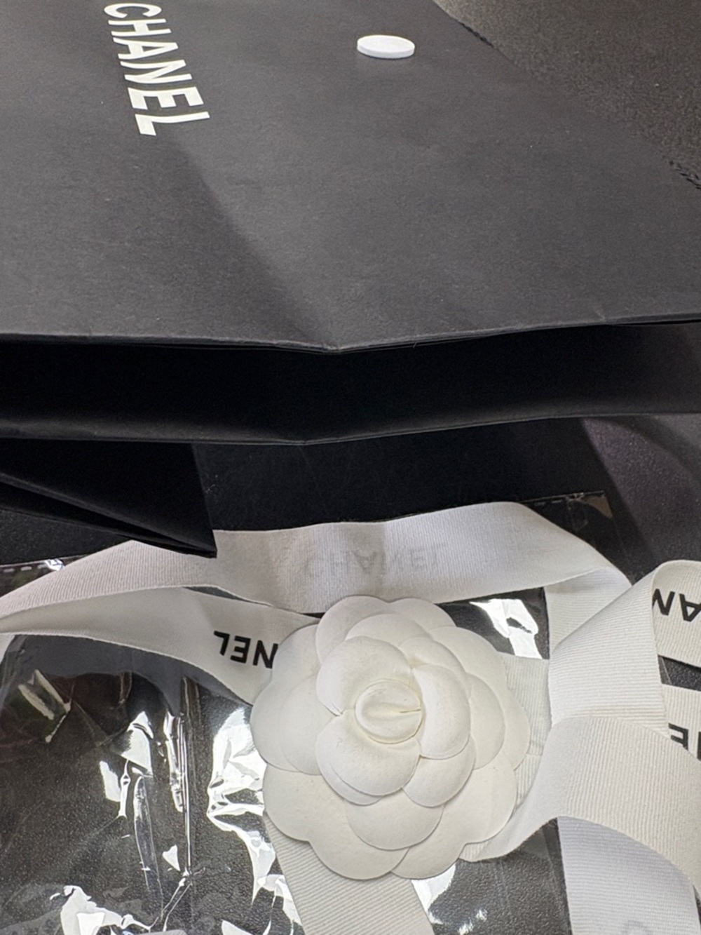 New-🌹Chanel 2pcs set 🖤 White Camellia Flower Ribbon & Chanel Bag W 12X 9” H - Picture 6 of 6